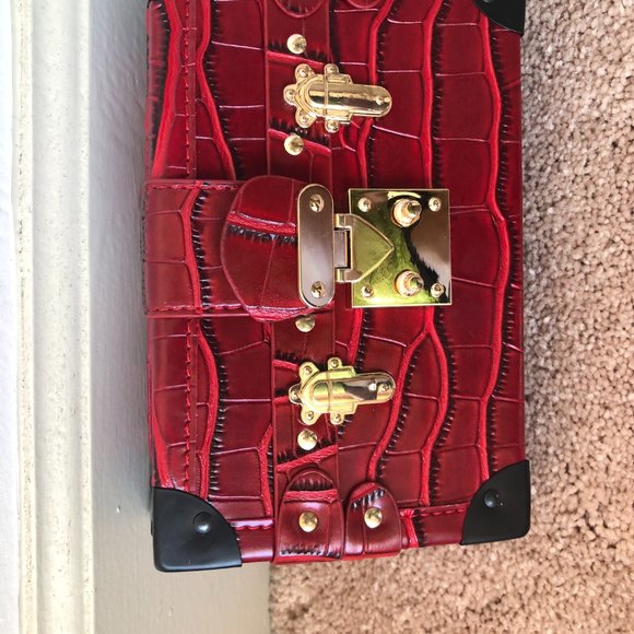 Sexy Mini Trunk Purse - Picture 2 of 3